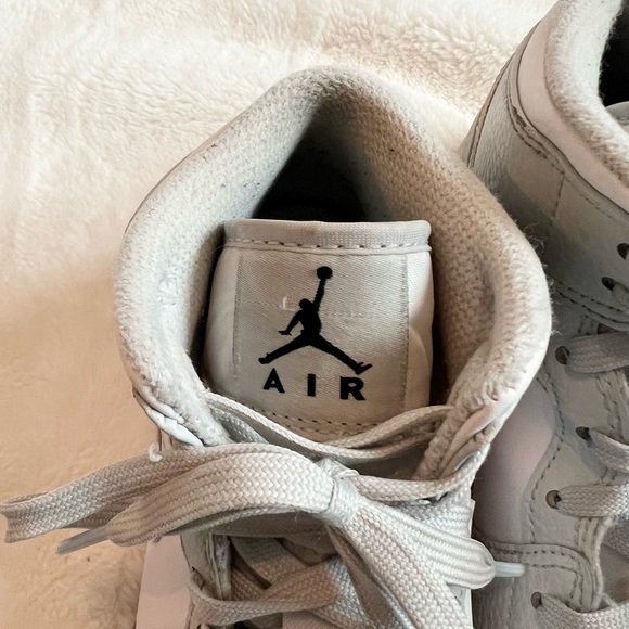 🎉 HOST PICK🥳 Air Jordan 1 Mid Grey Camo - Picture 14 of 16